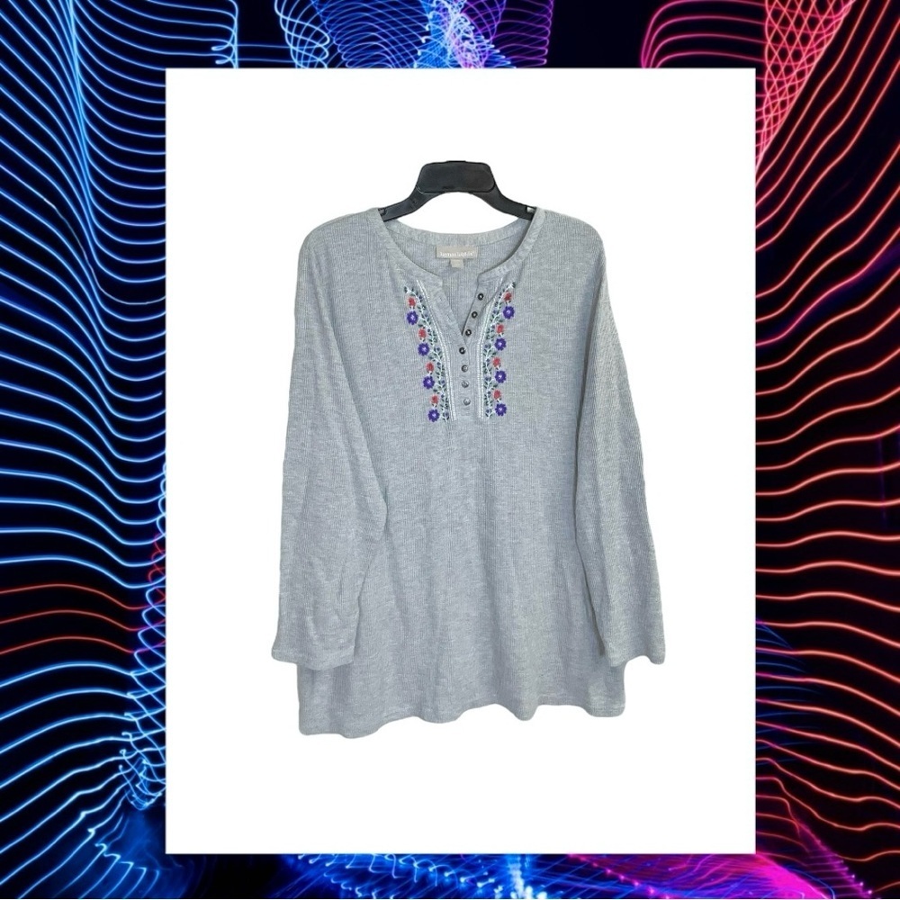 Woman Within Gray Waffle Texture Shirt w Embroidered Flowers Front Wm 2X 26/28